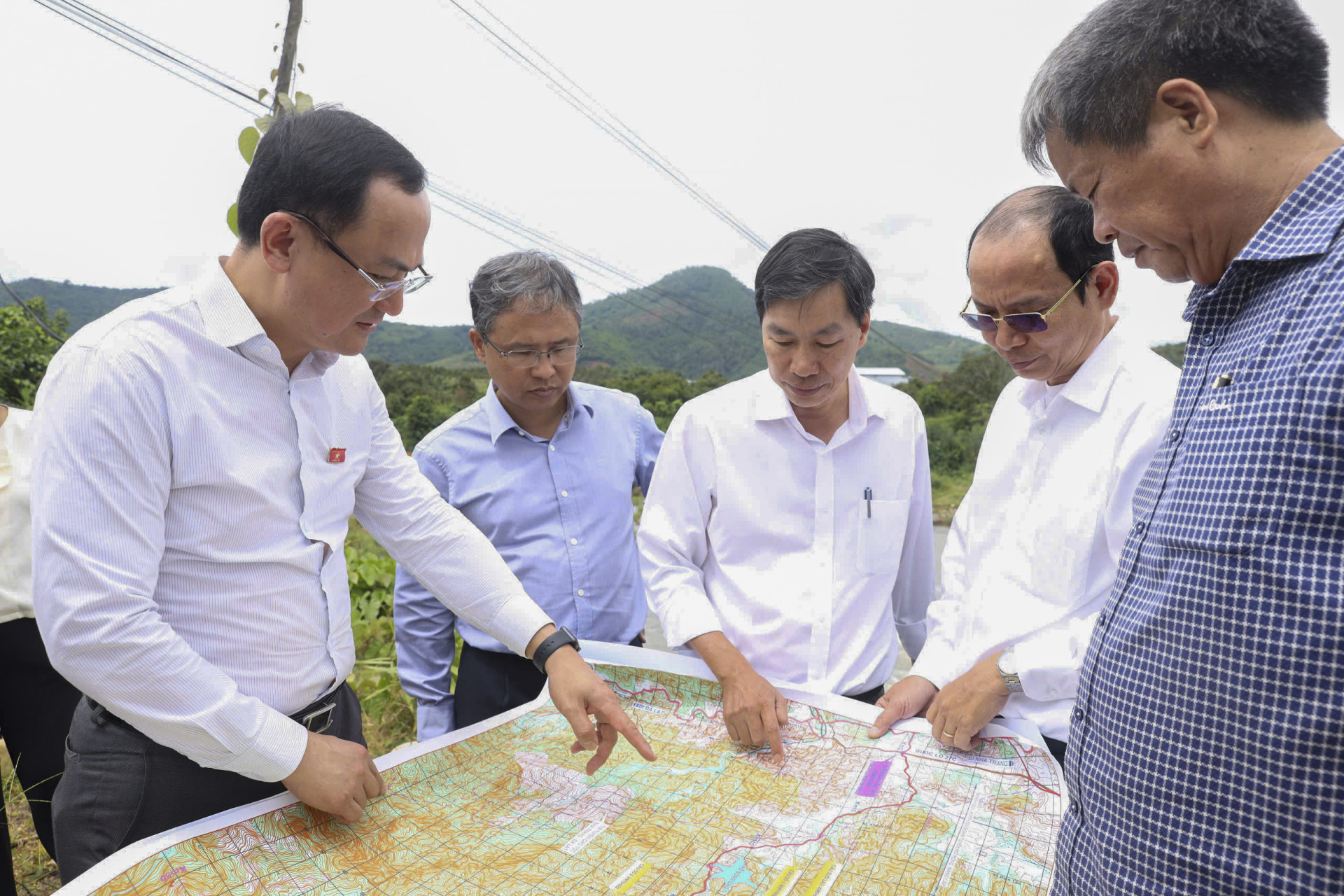 Tháo gỡ khó khăn cho dự án đường giao thông liên vùng