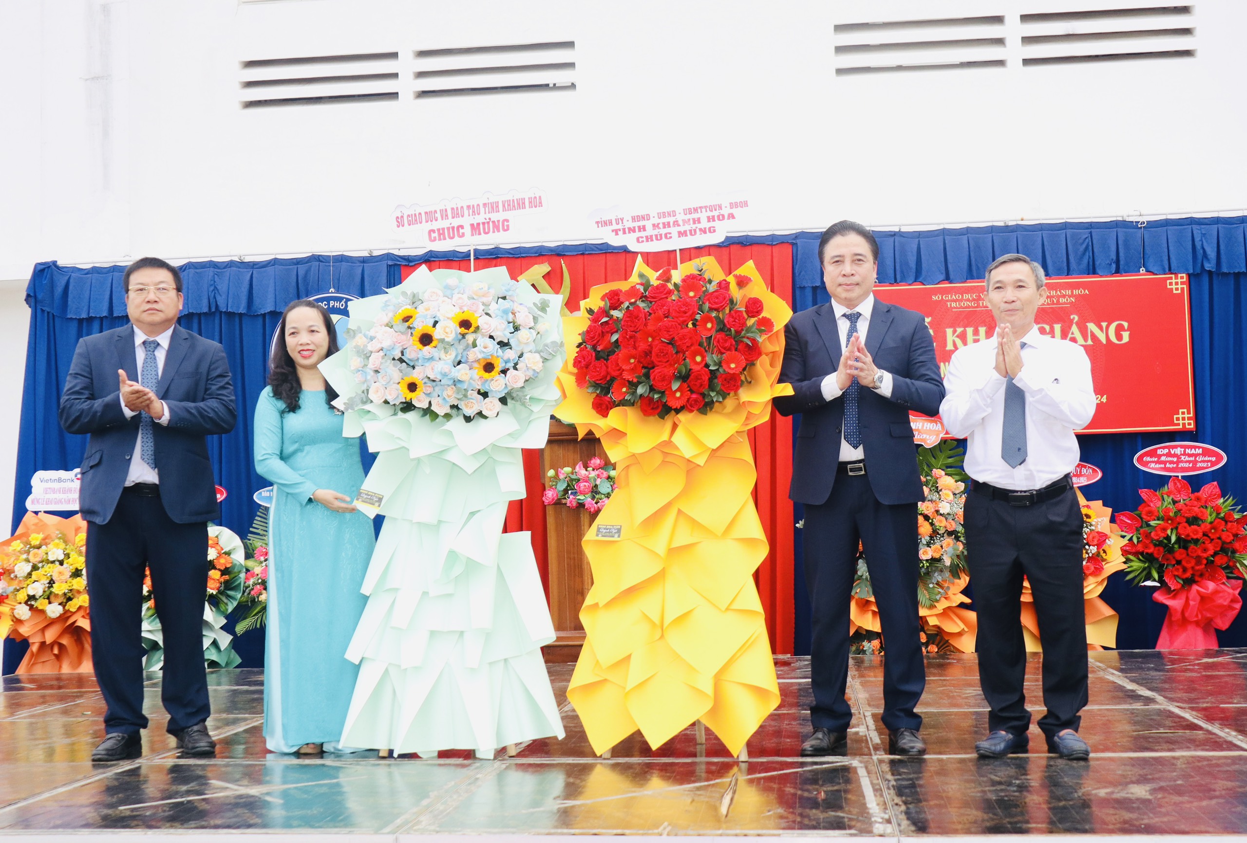 Hơn 290.000 học sinh bước vào năm học mới