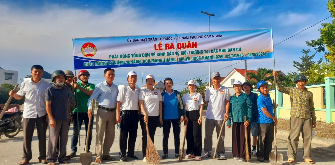 Mặt trận phường Cam Nghĩa phát động ra quân don vệ sinh môi trường dịp lễ 2-9