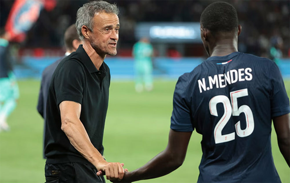 Paris Saint-Germain đang bay cao cùng Luis Enrique