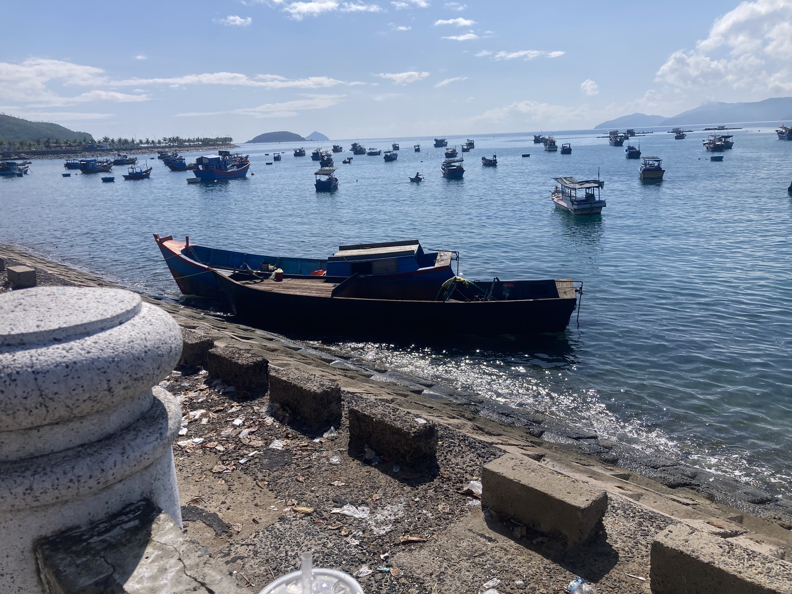 Nha Trang: Phát hiện, tạm giữ 2 phương tiện khai thác cát trái phép