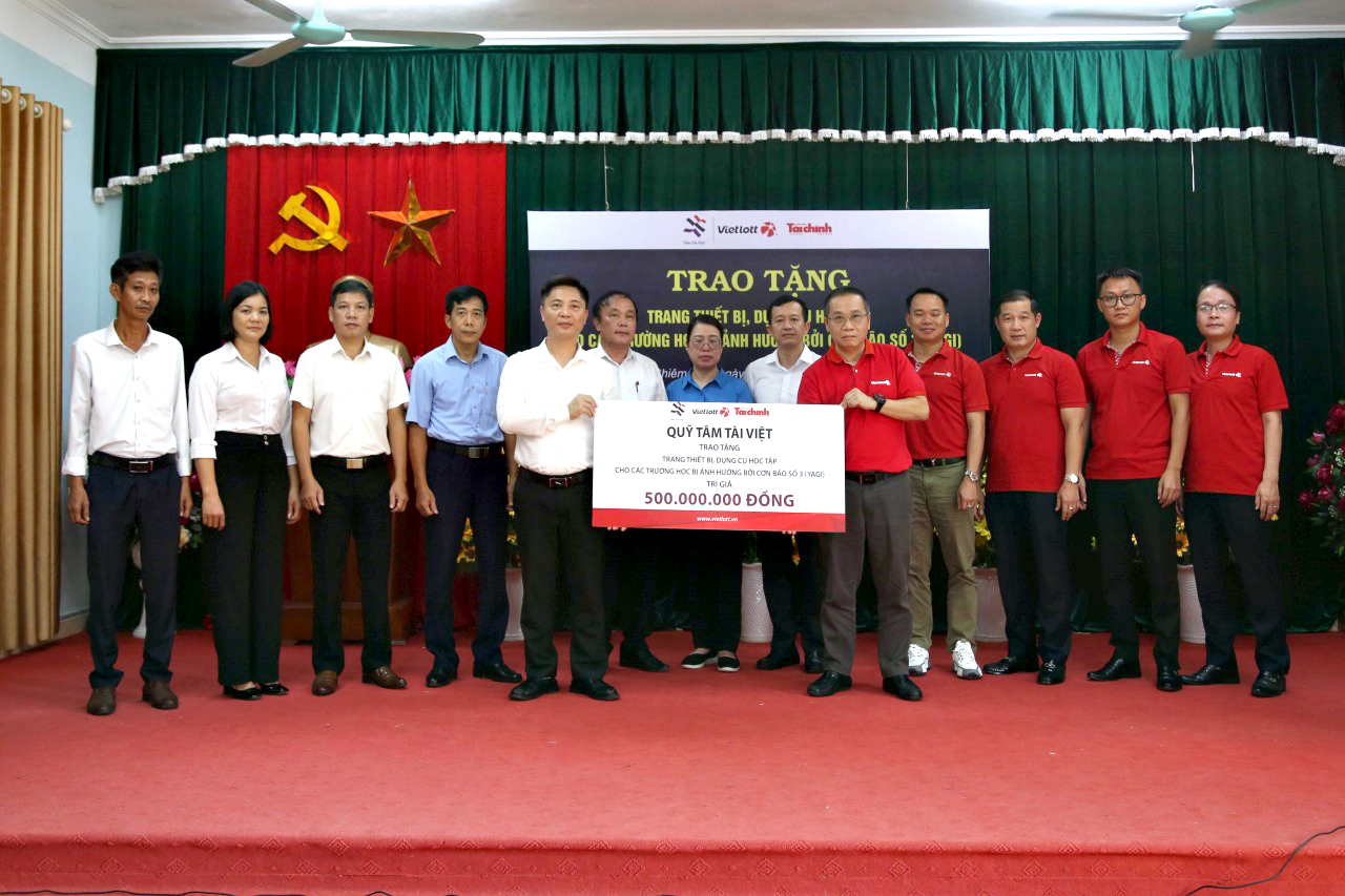 Quỹ Tâm Tài Việt trao 500 triệu đồng hỗ trợ 6 trường học ở Tuyên Quang