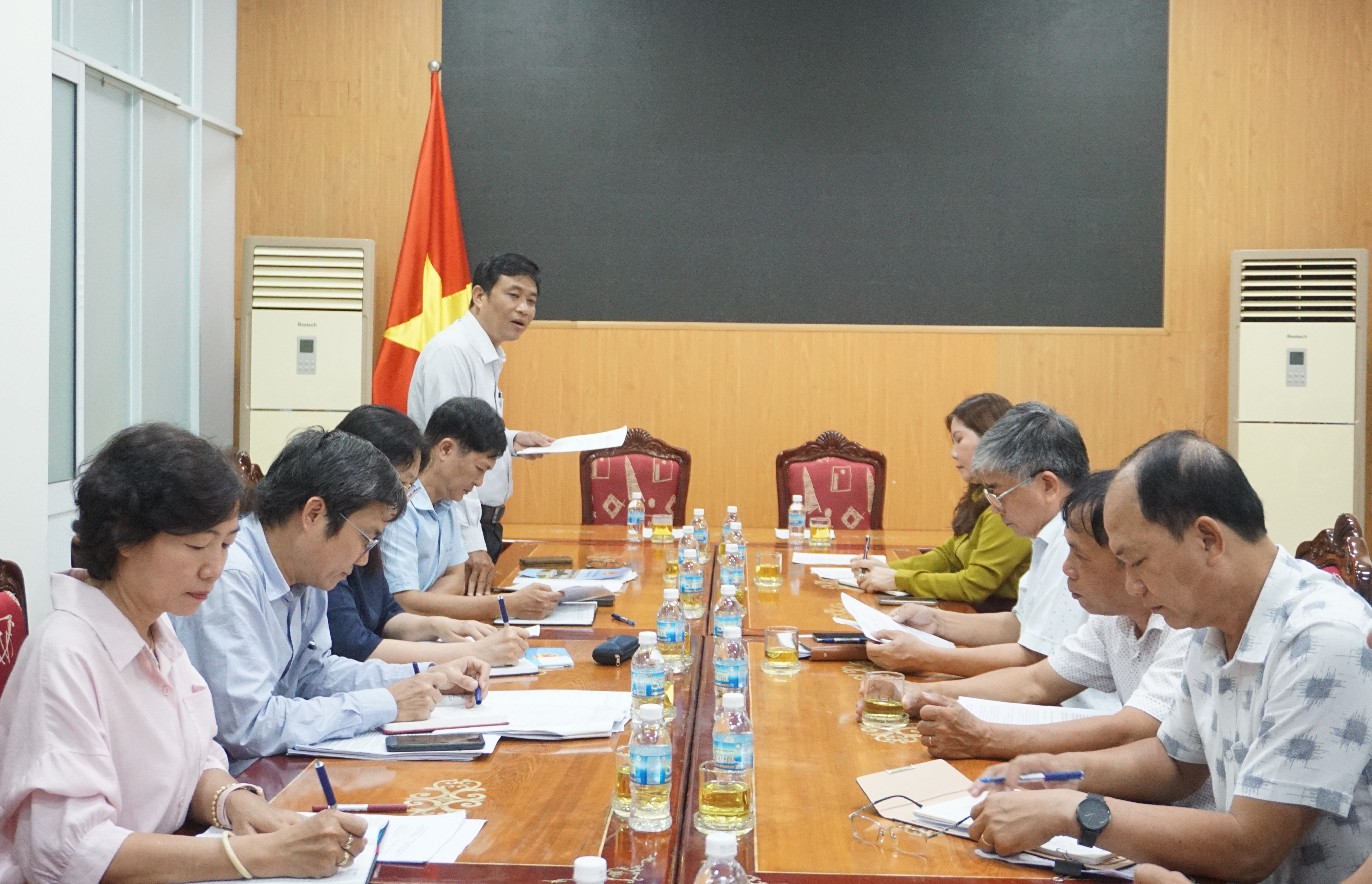 Quảng cảnh buổi làm việc của đoàn giám sát với Ban quản lý dự án đầu tư xây dựng các công trình Nông nghiệp và Phát triển nông thôn tỉnh