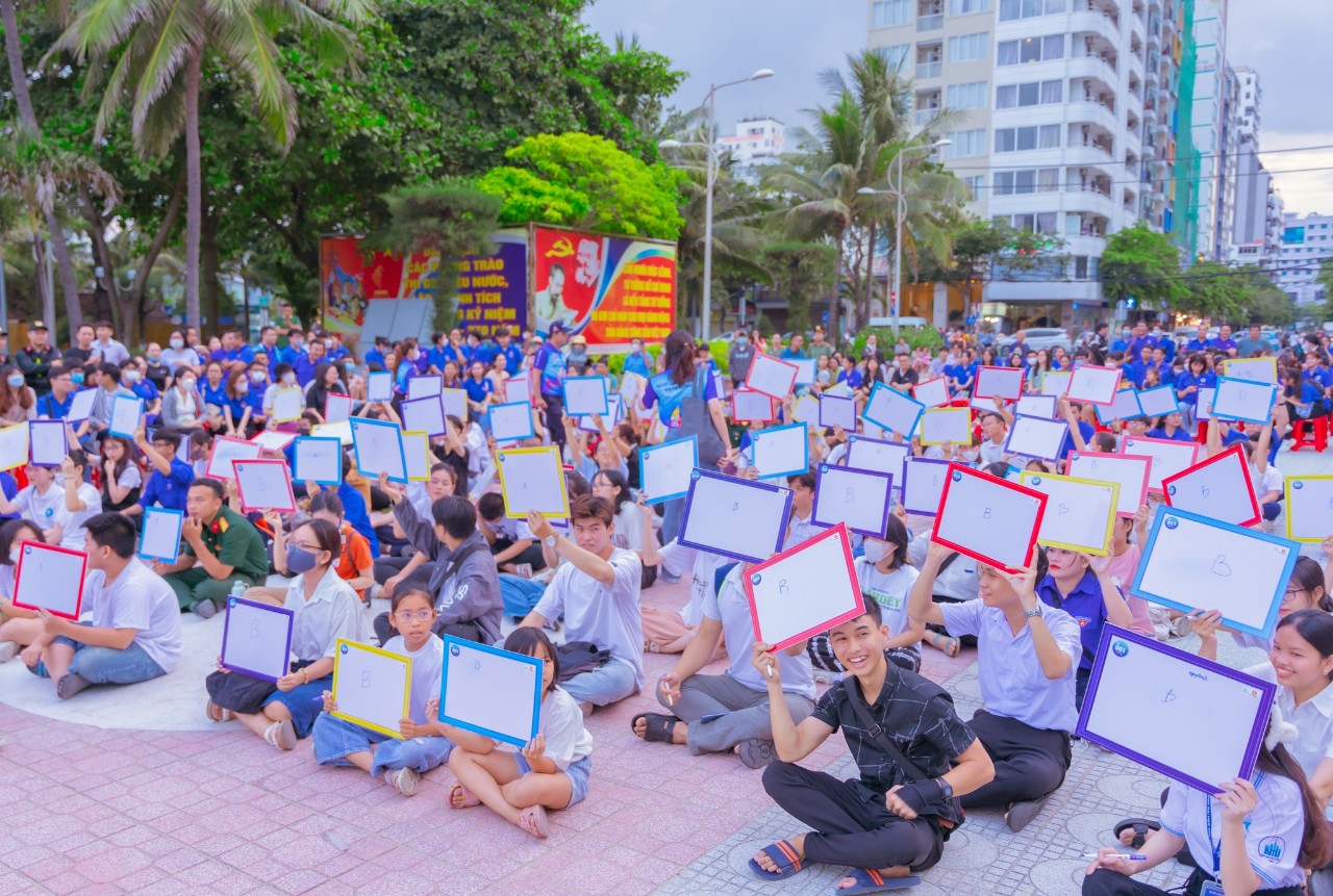 Lan tỏa niềm yêu thích tiếng Anh qua mạng xã hội