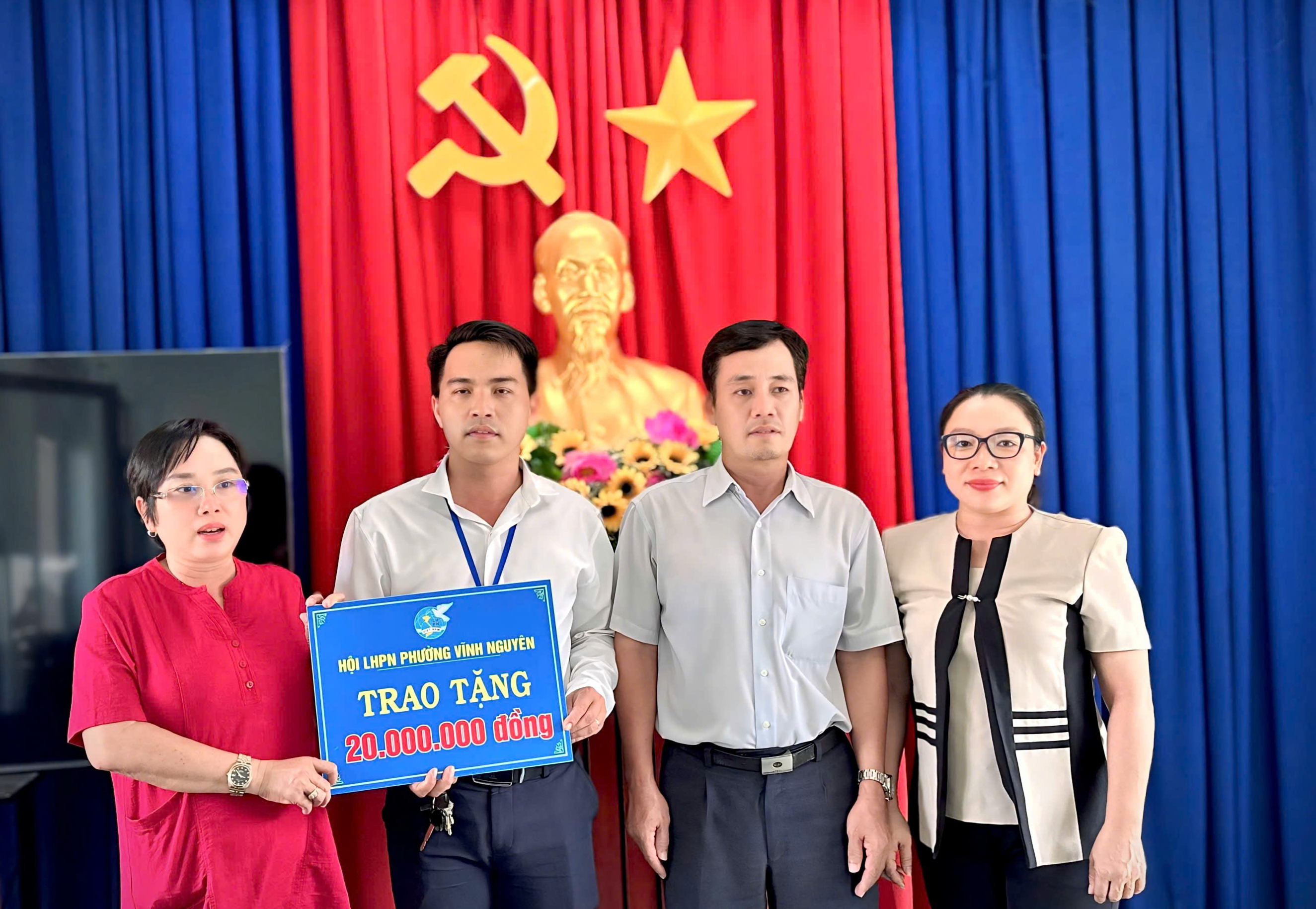 Hội Liên hiệp Phụ nữ phường Vĩnh Nguyên vận động ủng hộ đồng bào các tỉnh phía Bắc