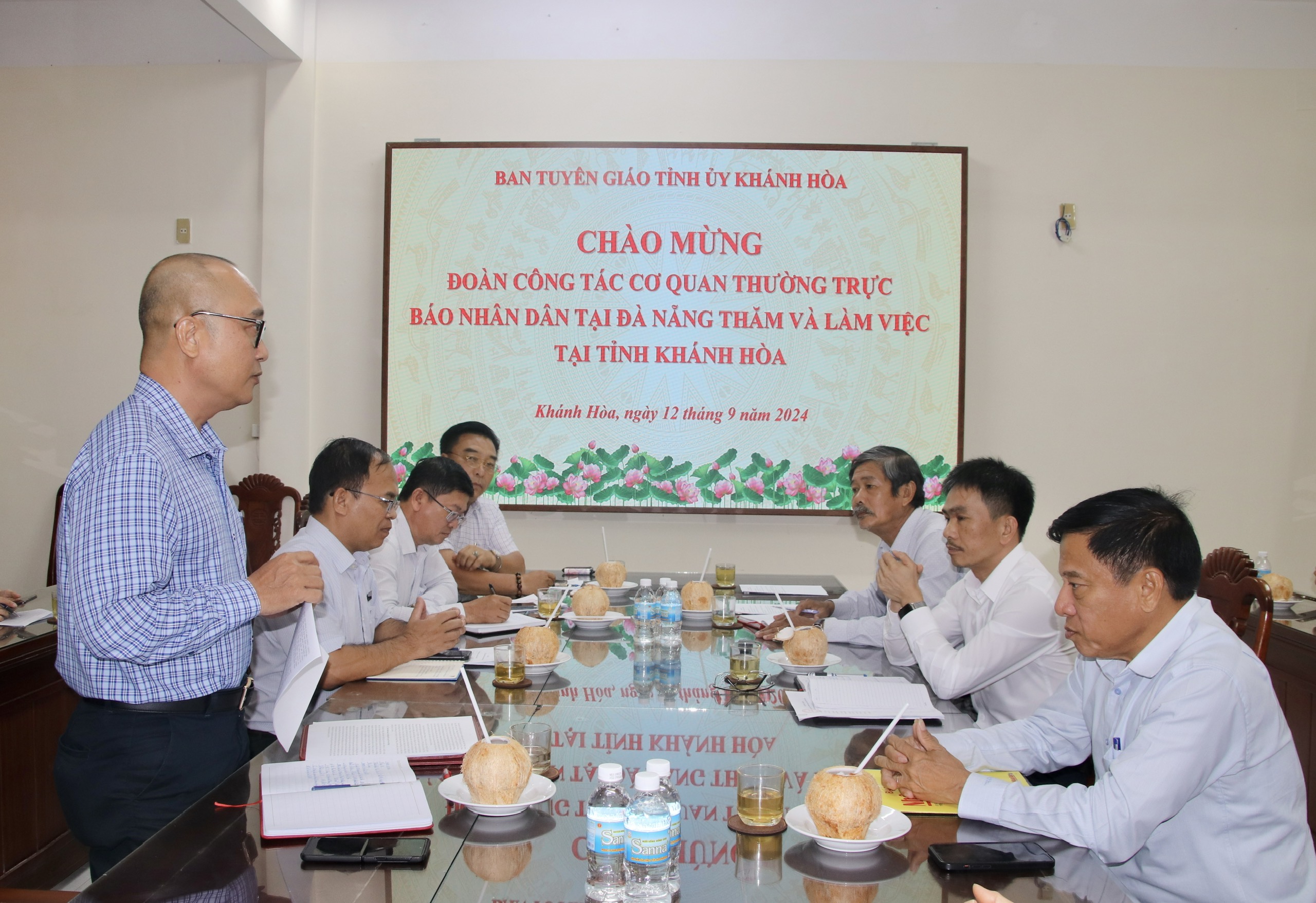 Ban Tuyên giáo Tỉnh ủy Khánh Hòa làm việc với đoàn công tác Cơ quan Thường trực Báo Nhân Dân tại Đà Nẵng