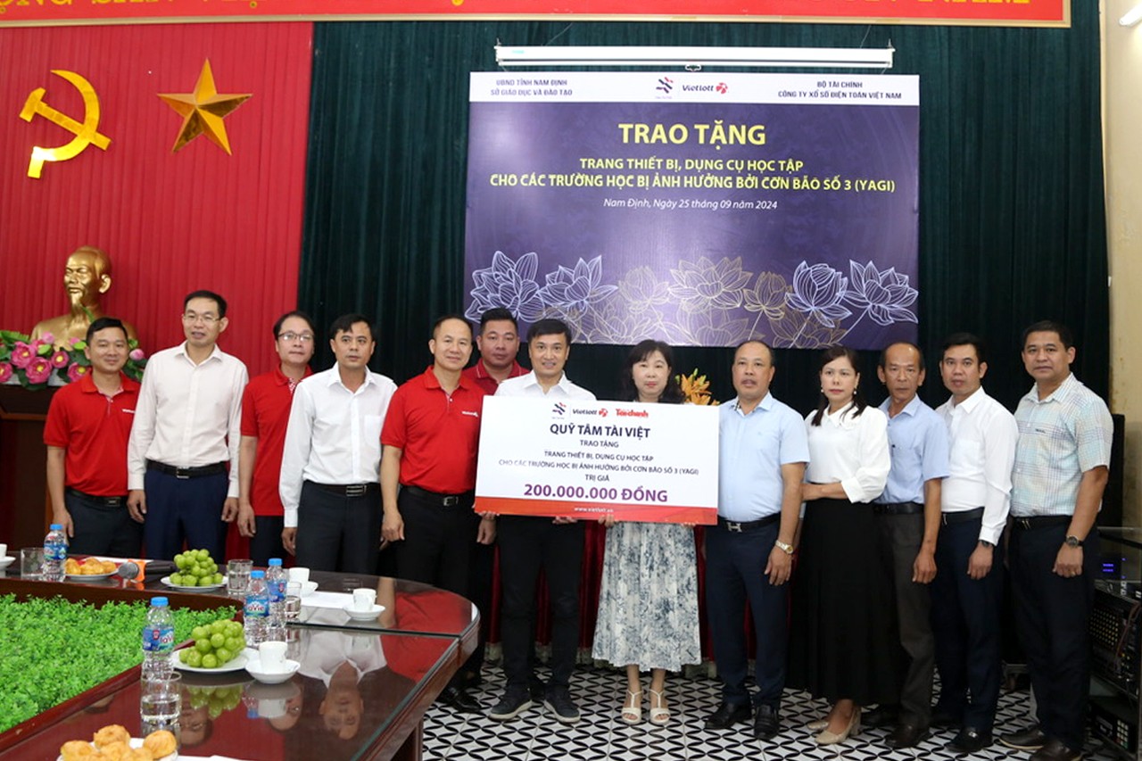 Quỹ Tâm Tài Việt trao 200 triệu đồng ủng hộ 4 trường học tại Nam Định