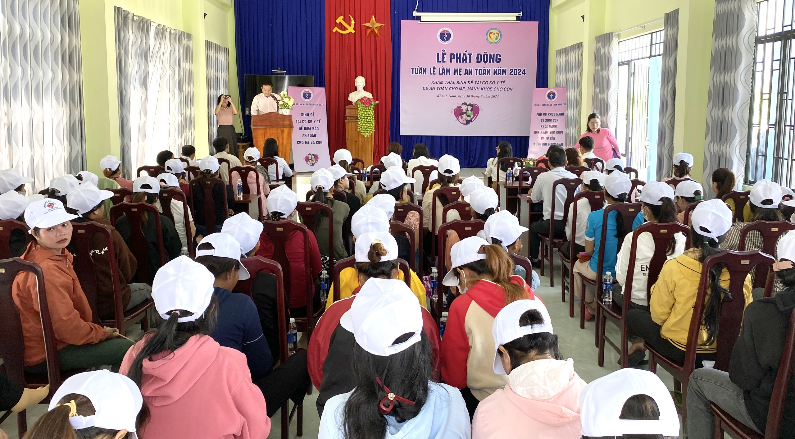 Phát động chiến dịch truyền thông “Làm mẹ an toàn”