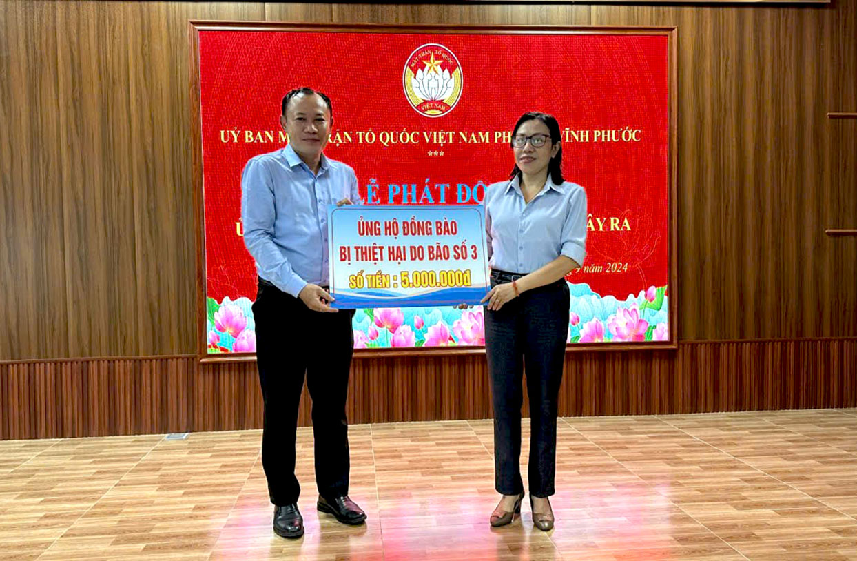 Mặt trận phường Vĩnh Phước ủng hộ hơn 81 triệu đồng khắc phục hậu quả cơn bão số 3