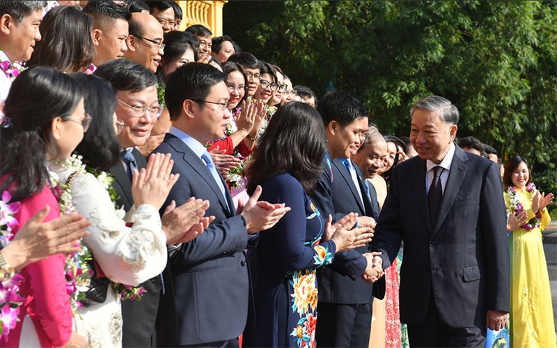 Tổng Bí thư, Chủ tịch nước Tô Lâm gặp mặt thân mật với đoàn đại biểu được tôn vinh trong phong trào thi đua “Tham mưu giỏi, phục vụ tốt” giai đoạn 2019-2024  