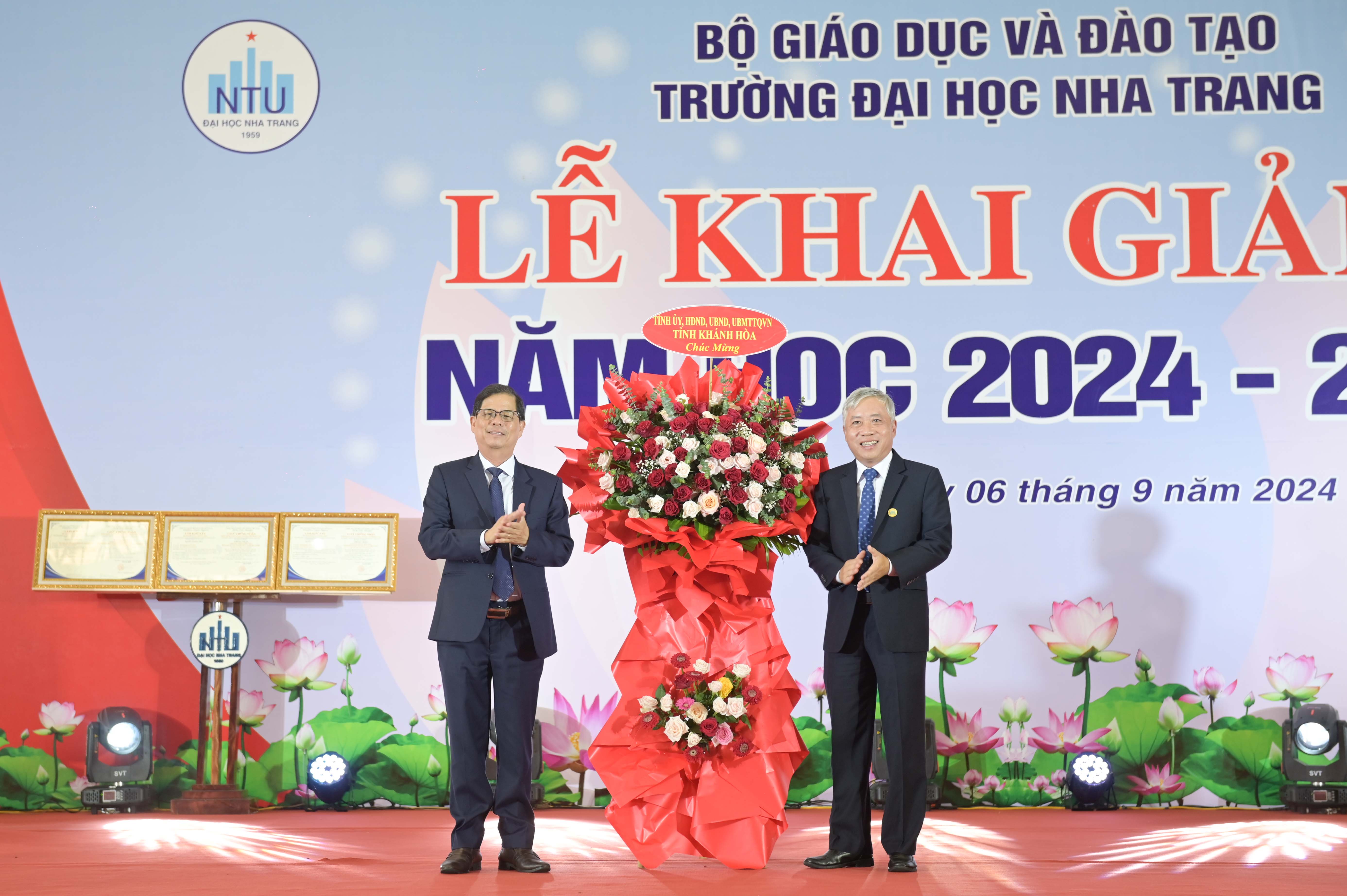 Chủ tịch UBND tỉnh Nguyễn Tấn Tuân dự lễ khai giảng Trường Đại học Nha Trang