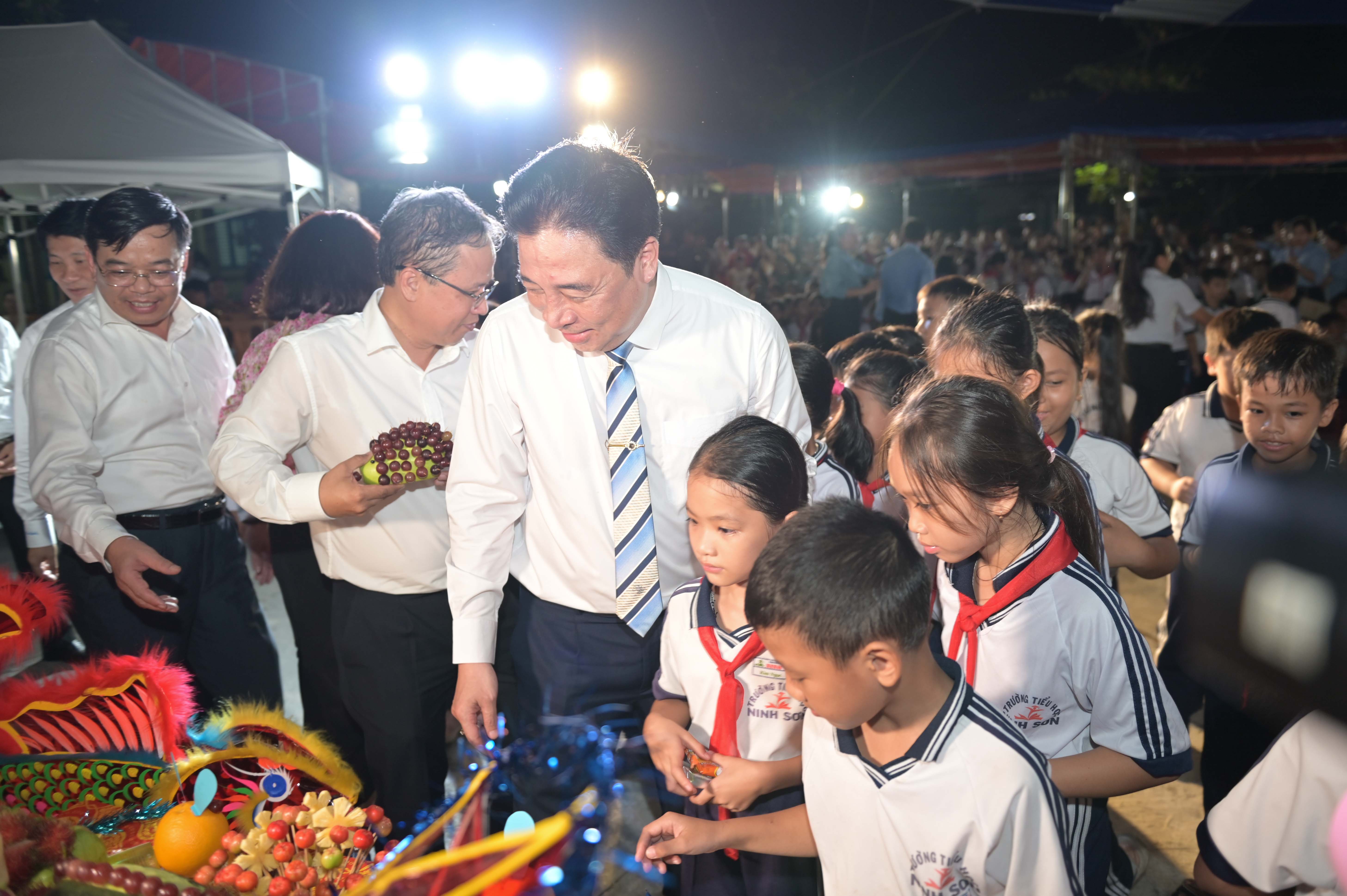 Chương trình "Đêm hội trăng rằm" tại xã Ninh Sơn