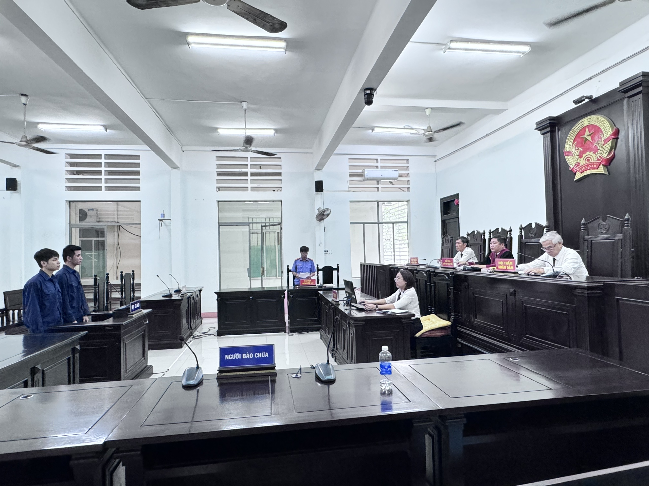 Đạo chích vào tù