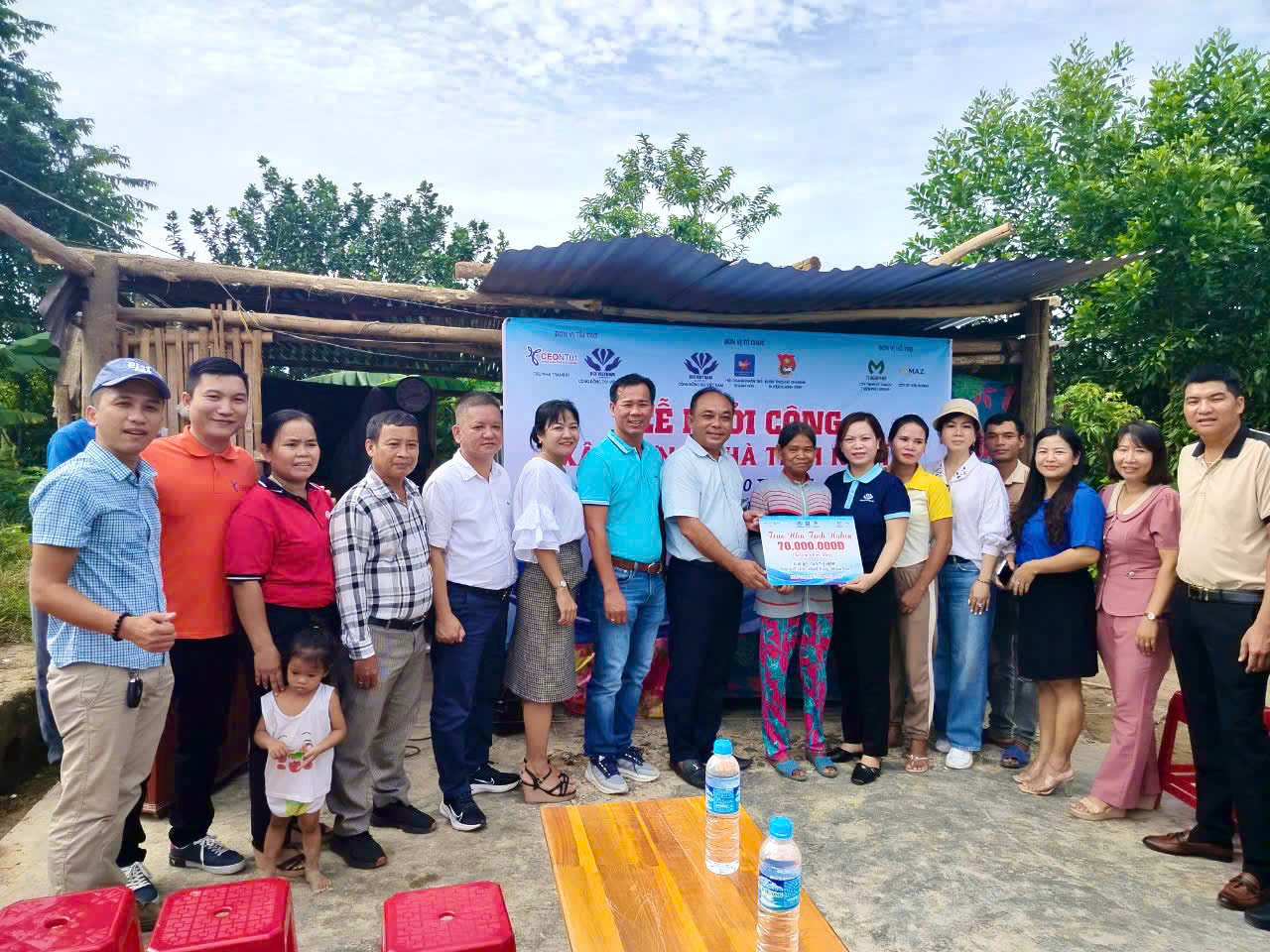 Khởi công xây dựng 2 căn nhà tình nghĩa tại huyện Khánh Vĩnh