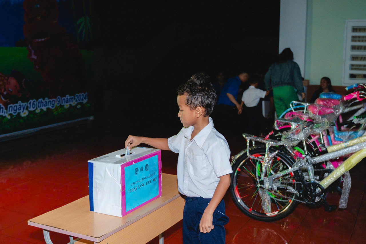 Tổ chức chương trình "Trung thu sẻ chia" cho thiếu nhi huyện Khánh Vĩnh