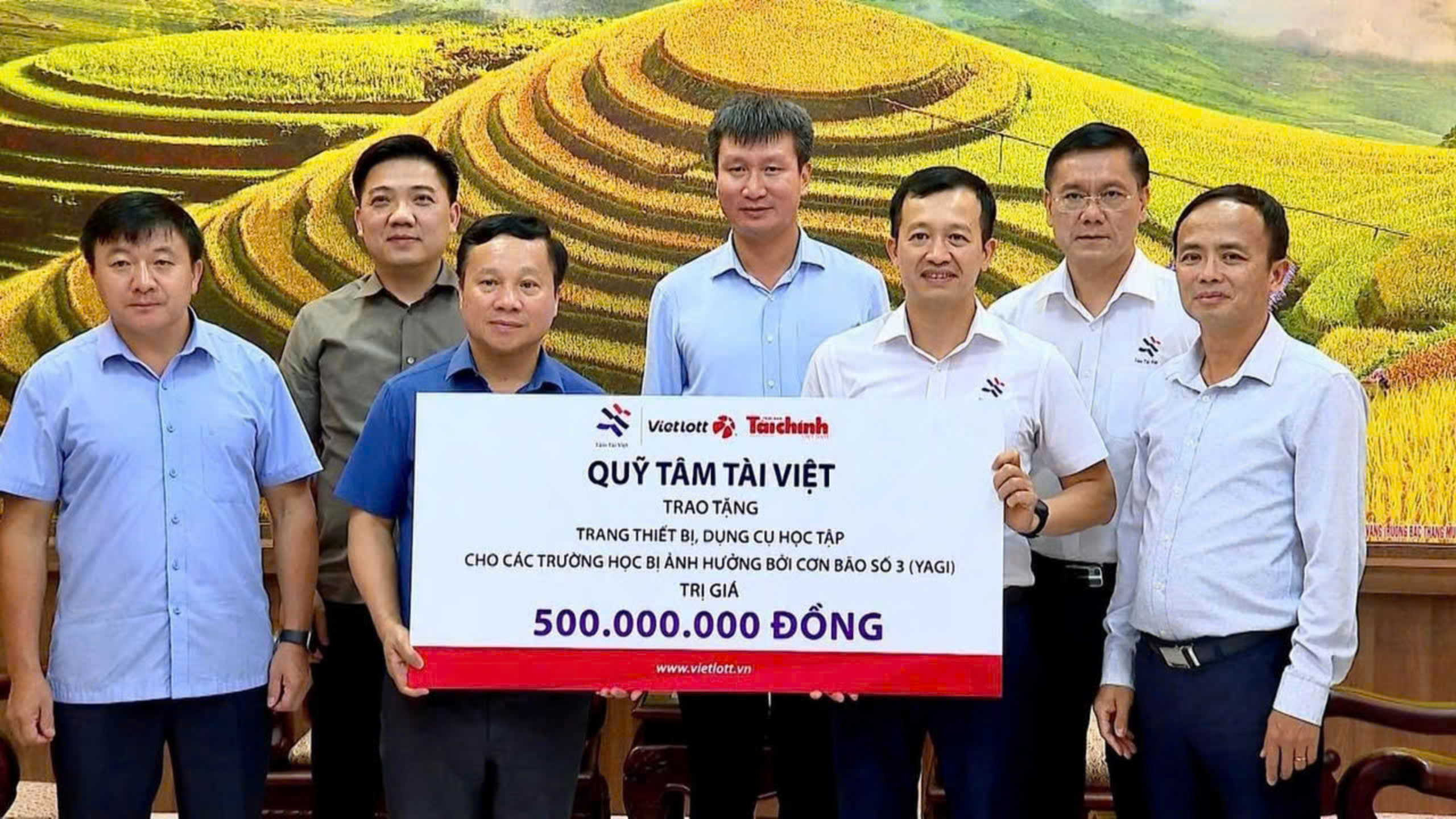 Quỹ Tâm Tài Việt trao 500 triệu đồng hỗ trợ ngành Giáo dục tỉnh Yên Bái