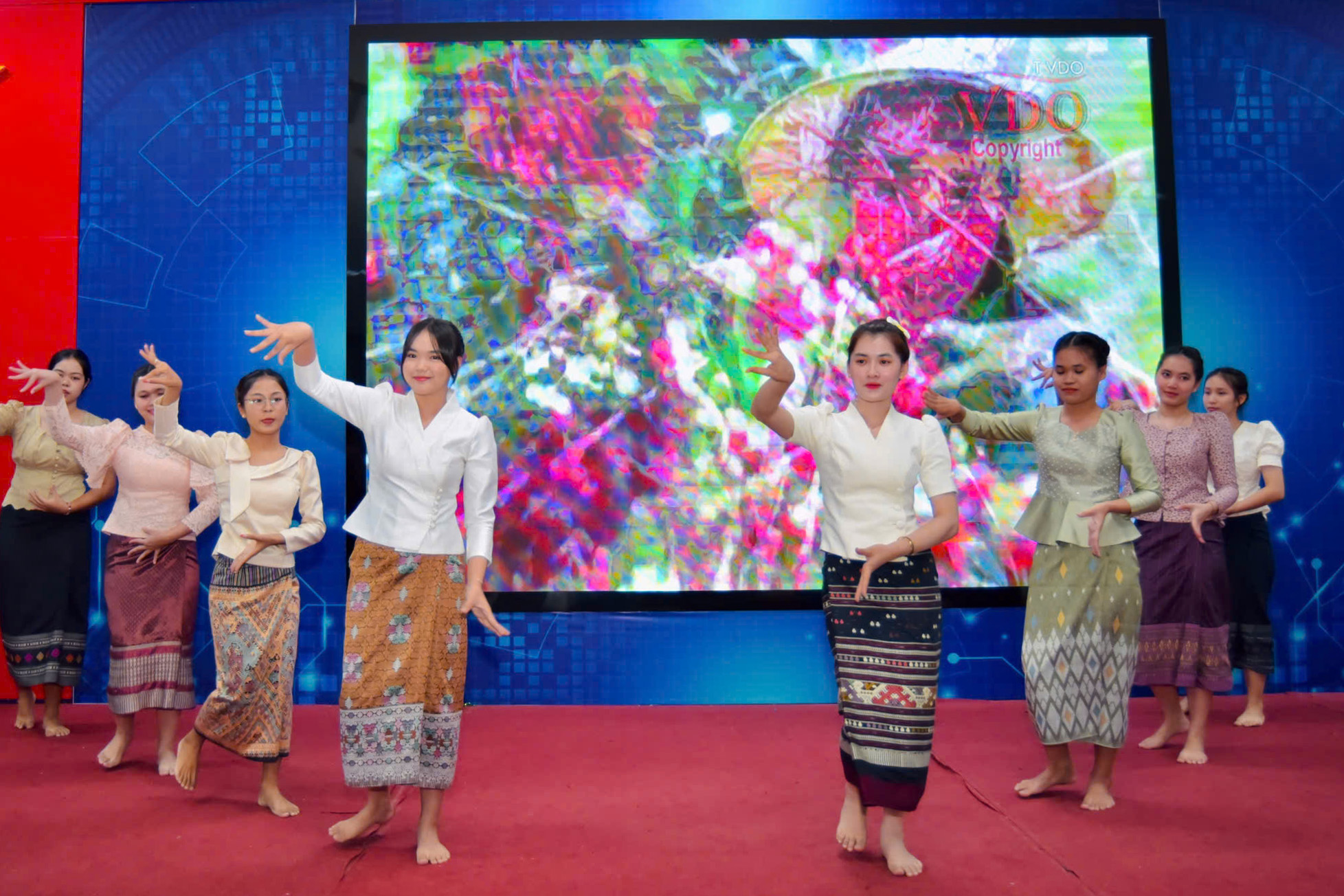 Gặp mặt, giao lưu với hơn 70 học viên, sinh viên Lào, Campuchia