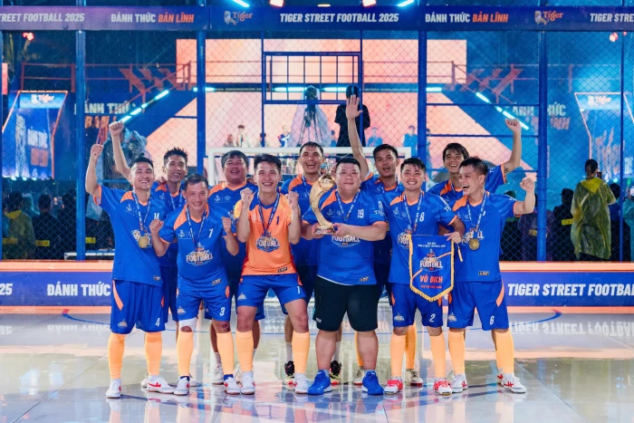 Bản lĩnh vượt mưa bão, Hai Trường FC2 vô địch khu vực Nha Trang với cơ hội đồng hành cùng huyền thoại Manchester United