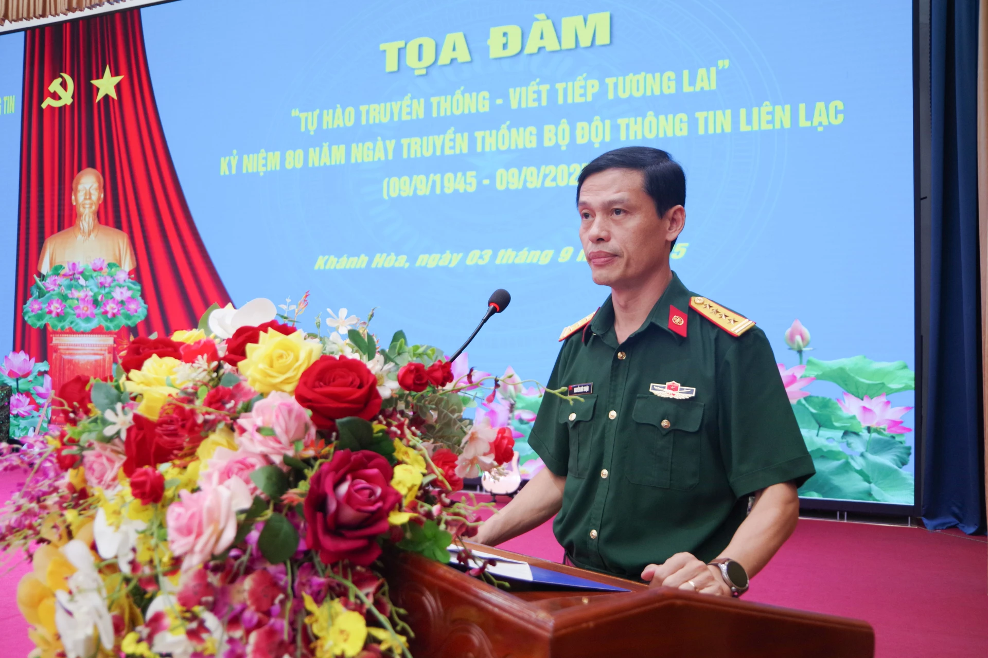 Đại tá Nguyễn Đức Thuận chủ trì toạ đàm.