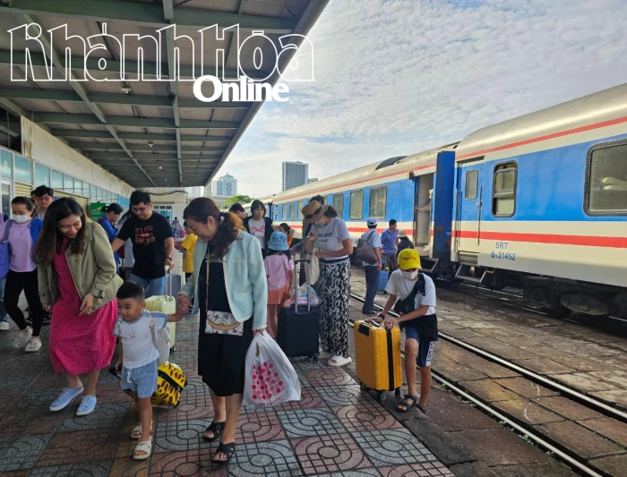 Bắt đầu nhận đăng ký mua vé tàu tập thể dịp Tết Bính Ngọ 2026