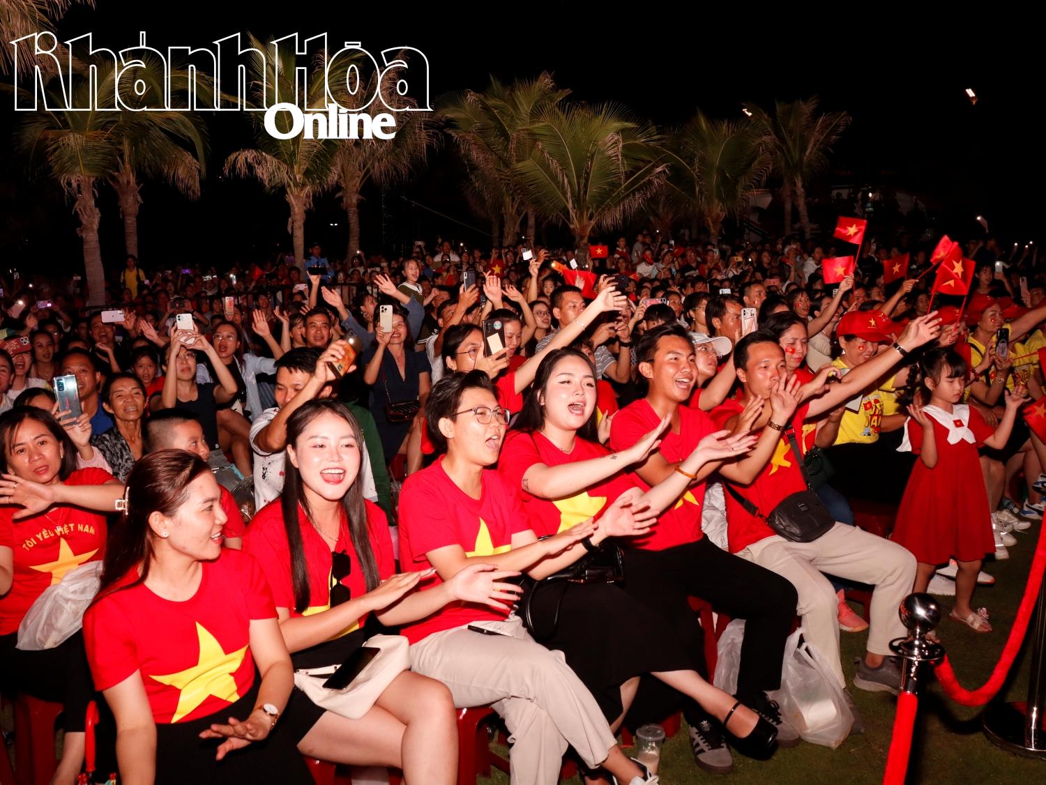 Audience singing along with singer 

