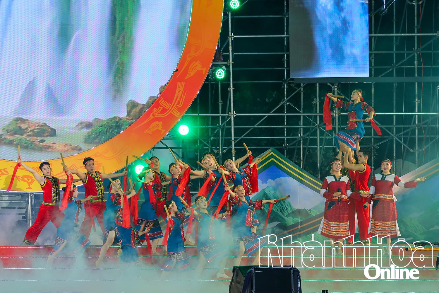 Performance showing the culture of Raglai people in Khanh Hoa Province