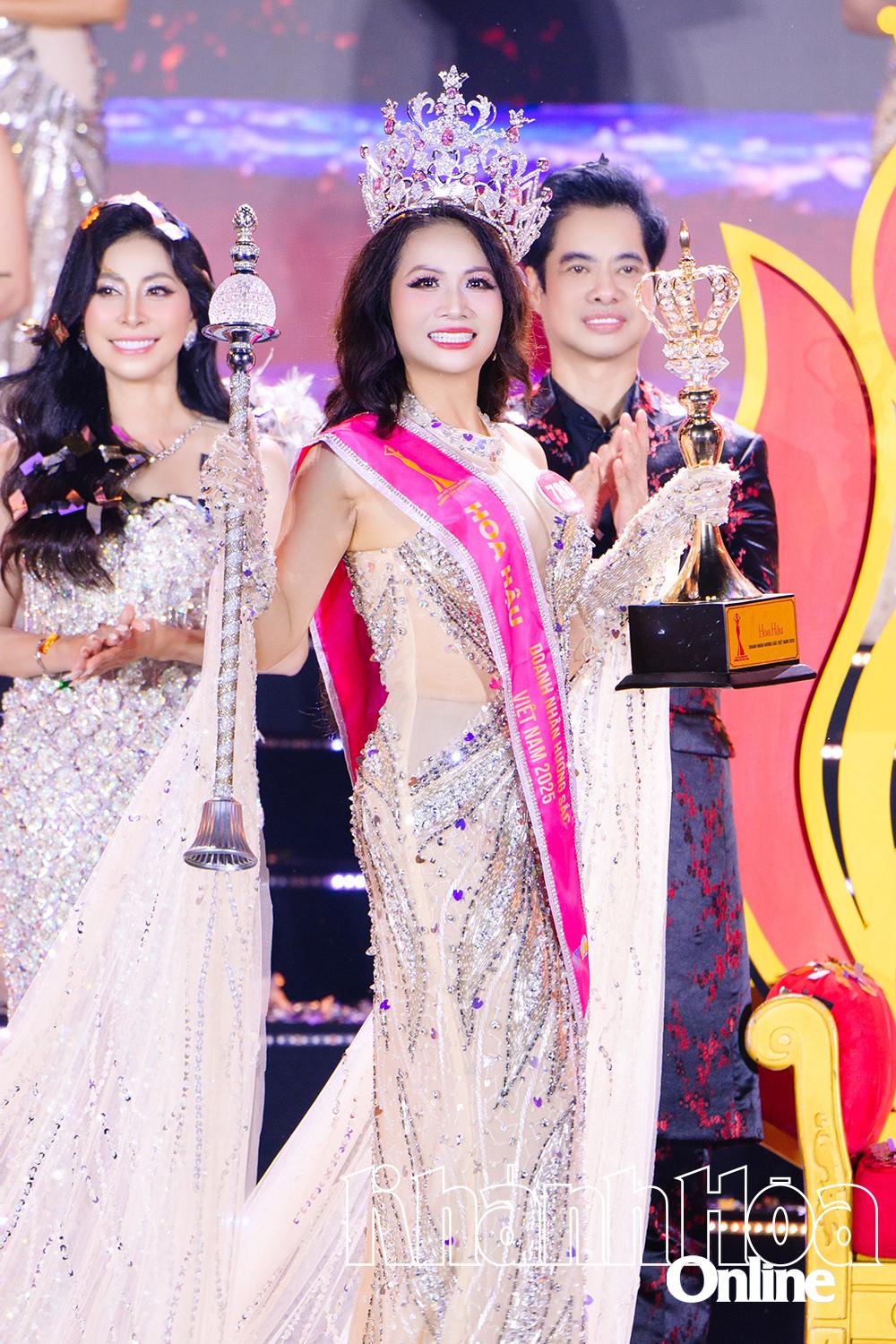 Doan Thi Minh Toan is crowned Miss Vietnamese entrepreneurs 2025

