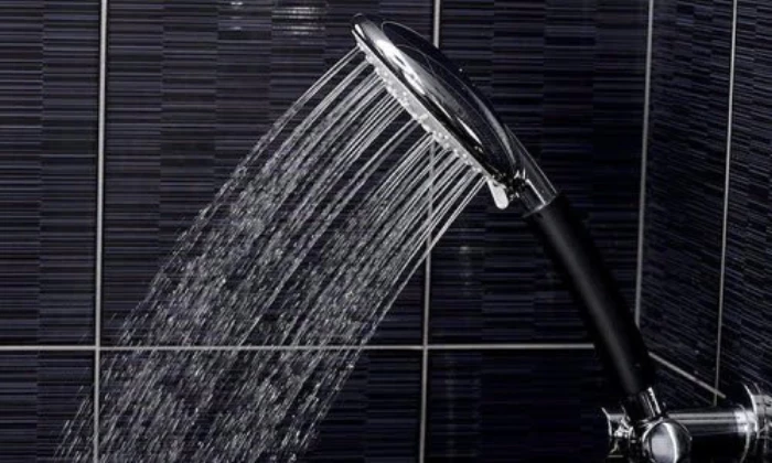 Sai lầm khi tắm khiến da mất nước, dễ kích ứng