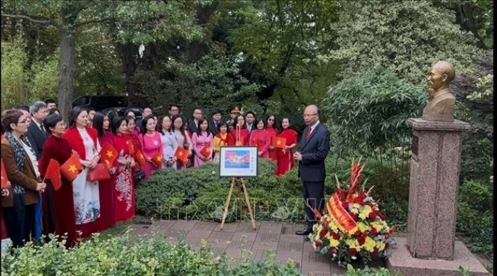 Tưởng nhớ Chủ tịch Hồ Chí Minh nhân dịp Quốc khánh 2/9 tại Pháp