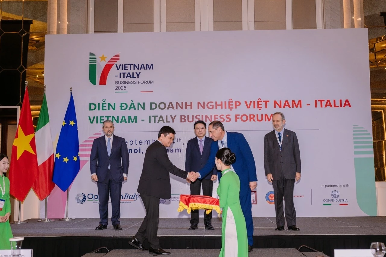 Temix và PTIT hợp tác thành lập Trung tâm Thiết kế tiên tiến trong lĩnh vực viễn thông - không gian tại Việt Nam. Ảnh: BTC  

