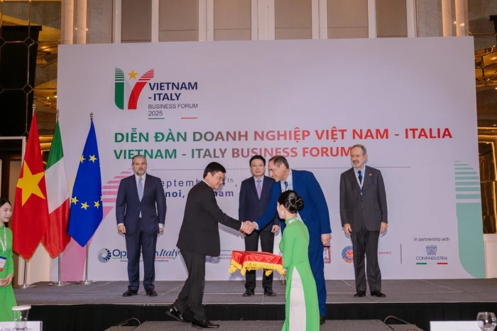 Thành lập Trung tâm Thiết kế tiên tiến viễn thông - không gian tại Việt Nam 