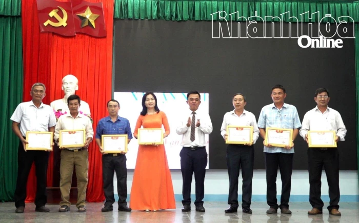 Xã Vạn Ninh khen thưởng 3 tập thể, 4 cá nhân điển hình tiên tiến giai đoạn 2020 - 2025