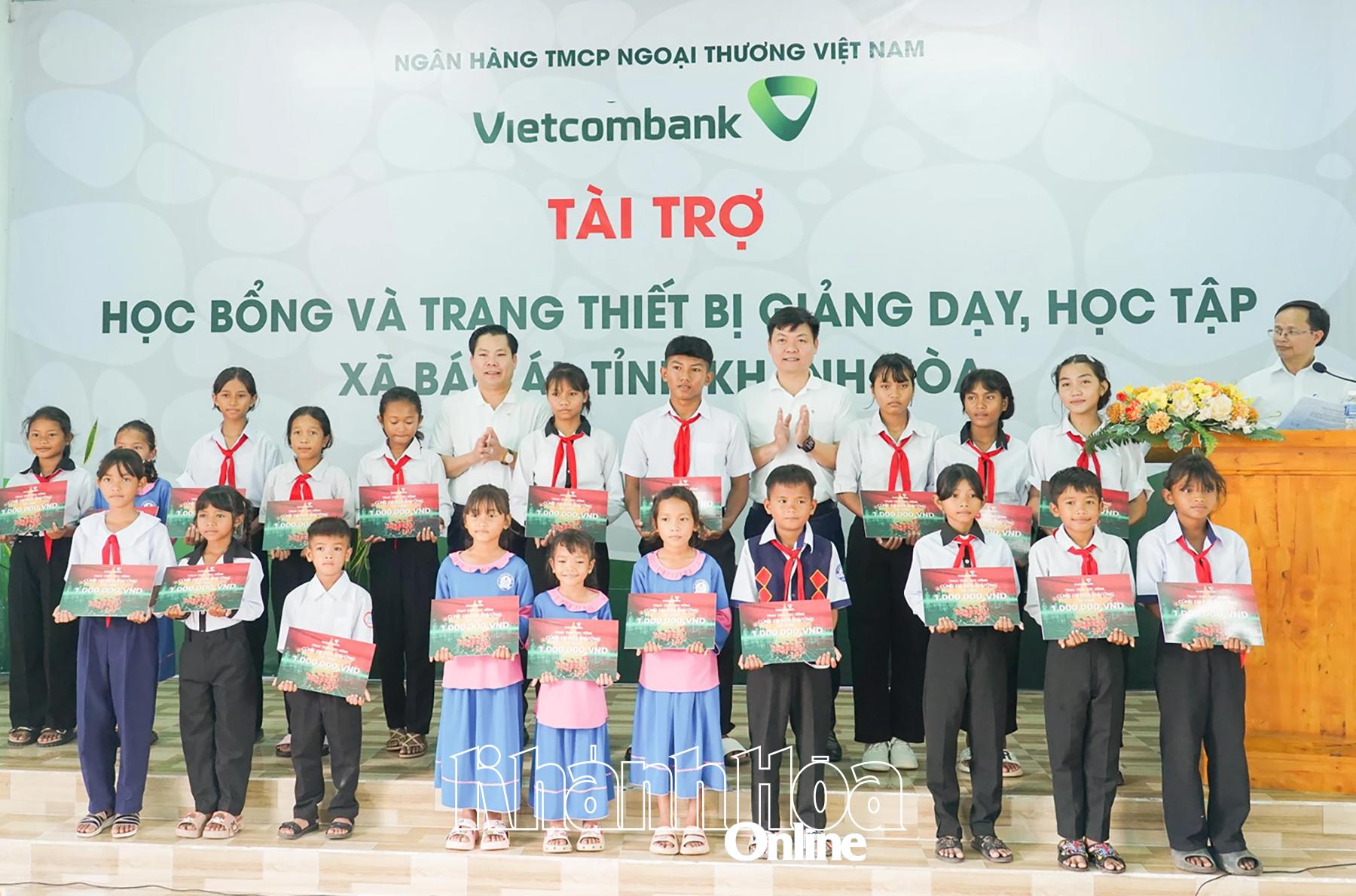 học sinh hiếu học xã Bác Ái.