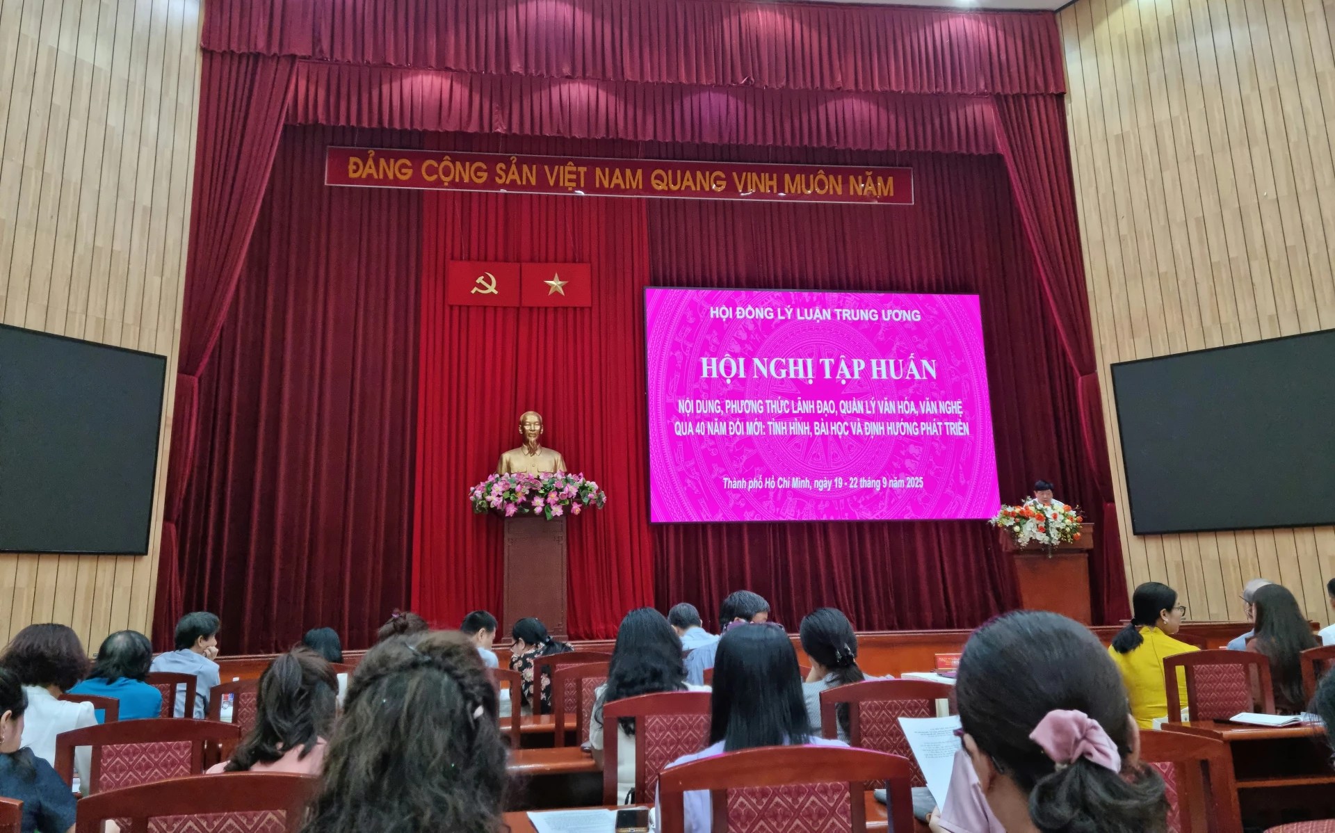 Quang cảnh lớp tập huấn. 