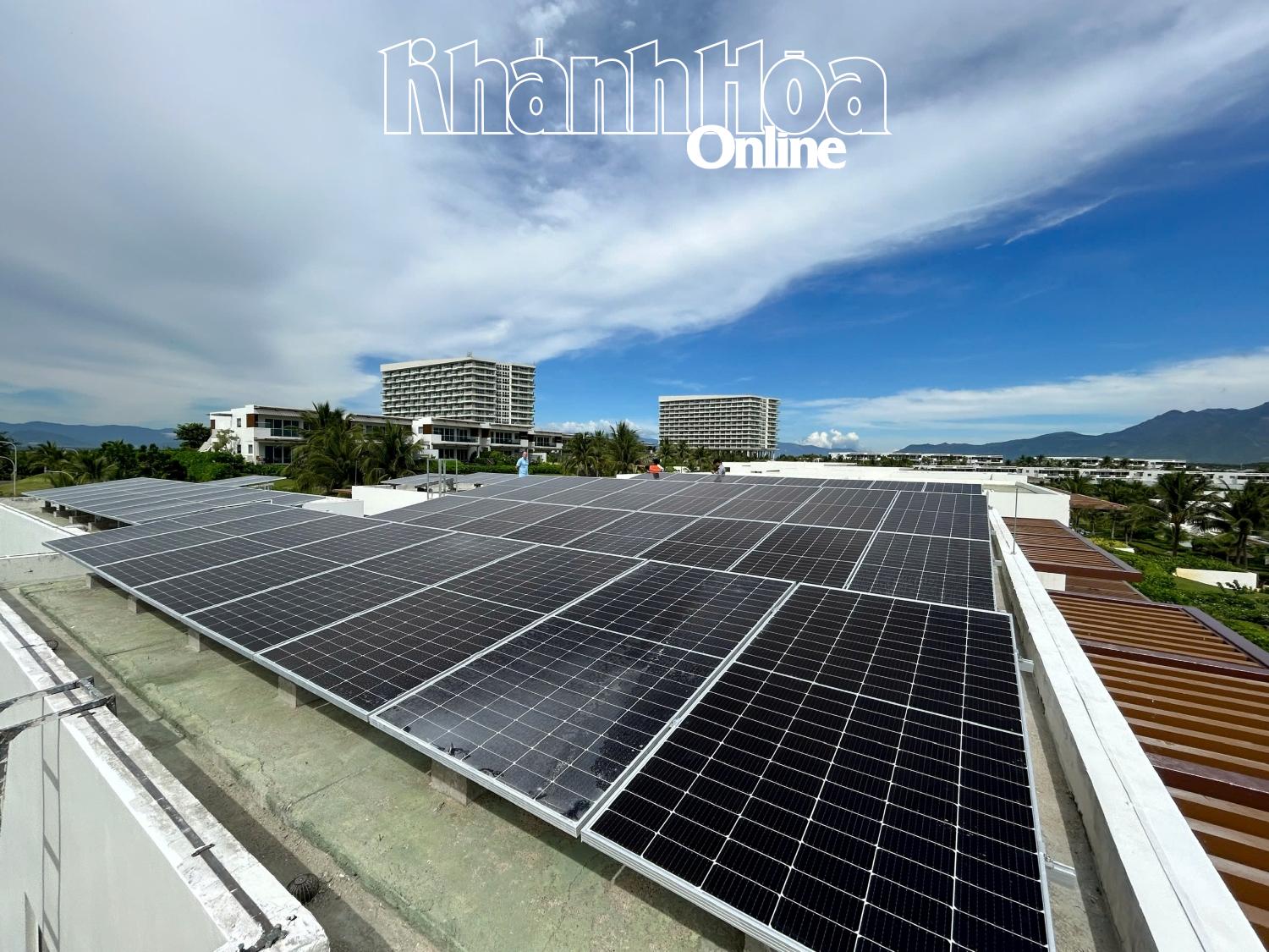 Pin năng lượng mặt trời được lắp đặt trên các biệt thự nghỉ dưỡng của Alma Resort