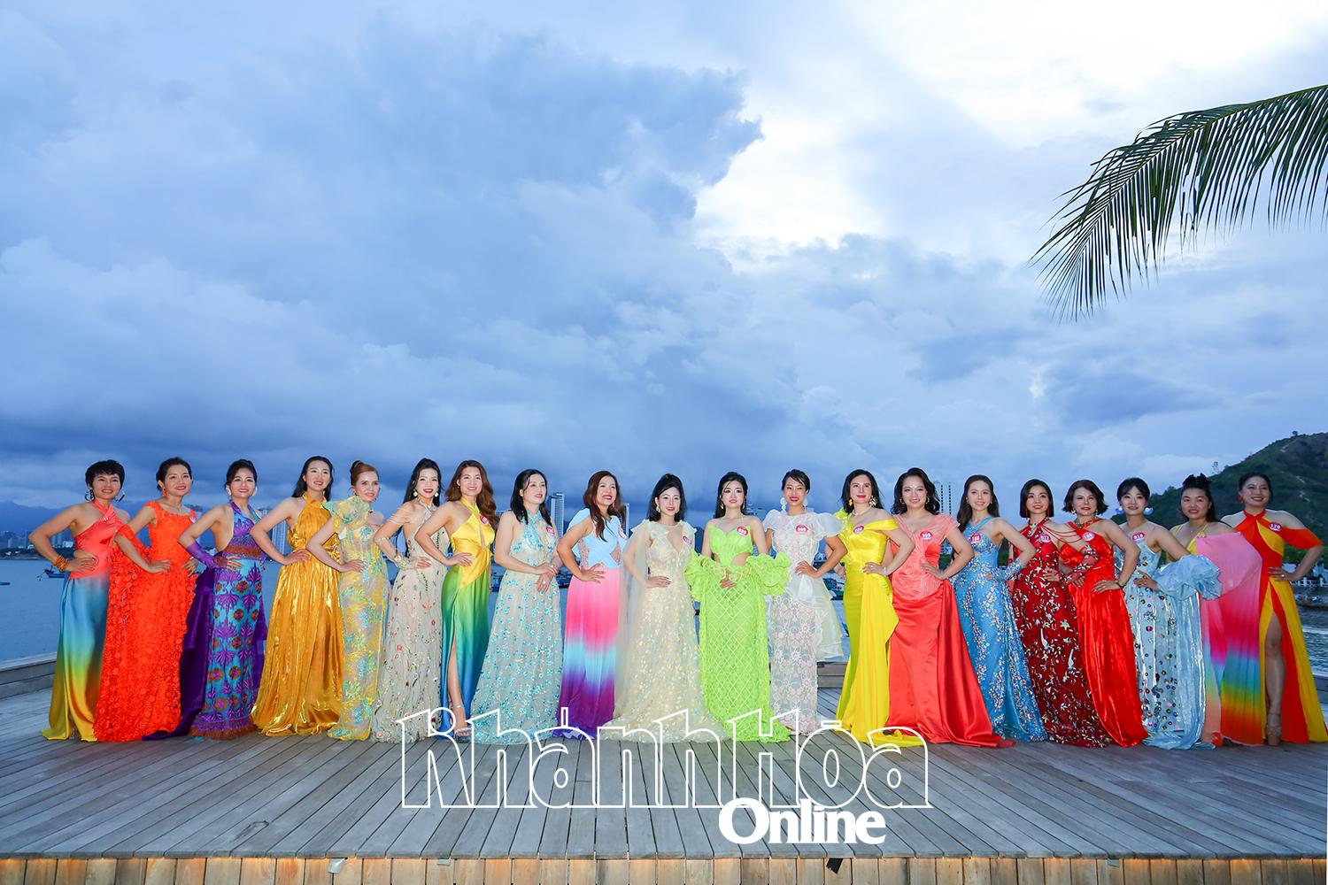 Contestants participating in the semi-finals of the 2025 beauty pageant for Vietnamese entrepreneurs 

