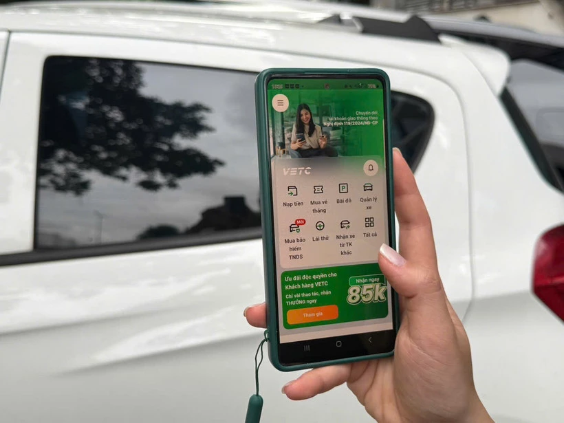 Từ ngày 1-10: Lái xe cần có tài khoản giao thông để qua trạm thu phí. (Ảnh: PV/Vietnam+)