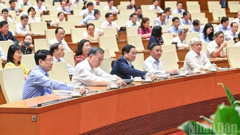 Ngày 16-6-2025, Quốc hội thông qua Nghị quyết sửa đổi, bổ sung một số điều của Hiến pháp năm 2013 với 100% đại biểu có mặt tán thành. (Ảnh: DUY LINH)

