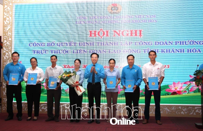 Liên đoàn Lao động tỉnh Khánh Hòa công bố quyết định thành lập công đoàn 5 phường