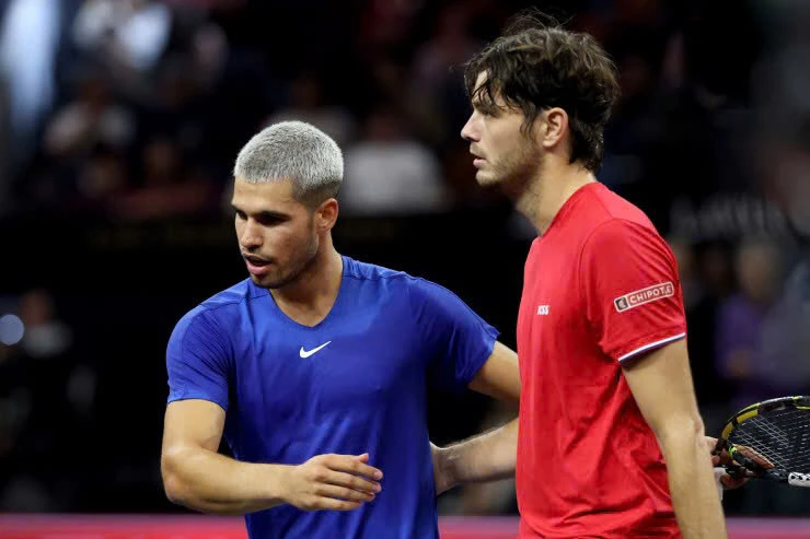 Alcaraz (trái) và Taylor Fritz hứa hẹn mang đến trận chung kết đầy kịch tính.