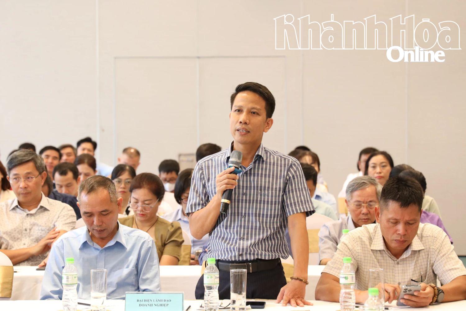 Doanh nghiệp tư nhân tham gia đối thoại với Ban Quản lý Khu kinh tế và Khu công nghiệp tỉnh.