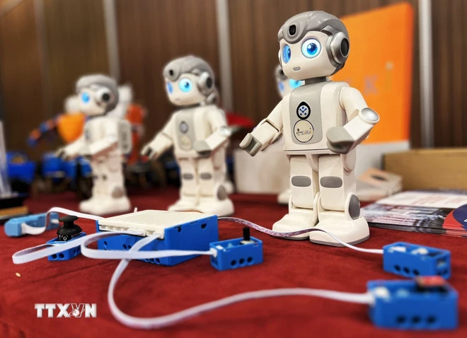 Sản phẩm công nghệ và đổi mới sáng tạo được trưng bày tại một hội thảo về khoa học công nghệ và đổi mới sáng tạo trình độ quốc tế tại Cần Thơ. (Ảnh: Ánh Tuyết/TTXVN)