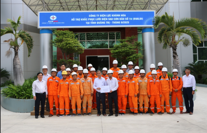 Công ty Điện lực Khánh Hòa ra quân hỗ trợ khắc phục lưới điện sau cơn bão số 10 (Bualoi) tại tỉnh Quảng Trị