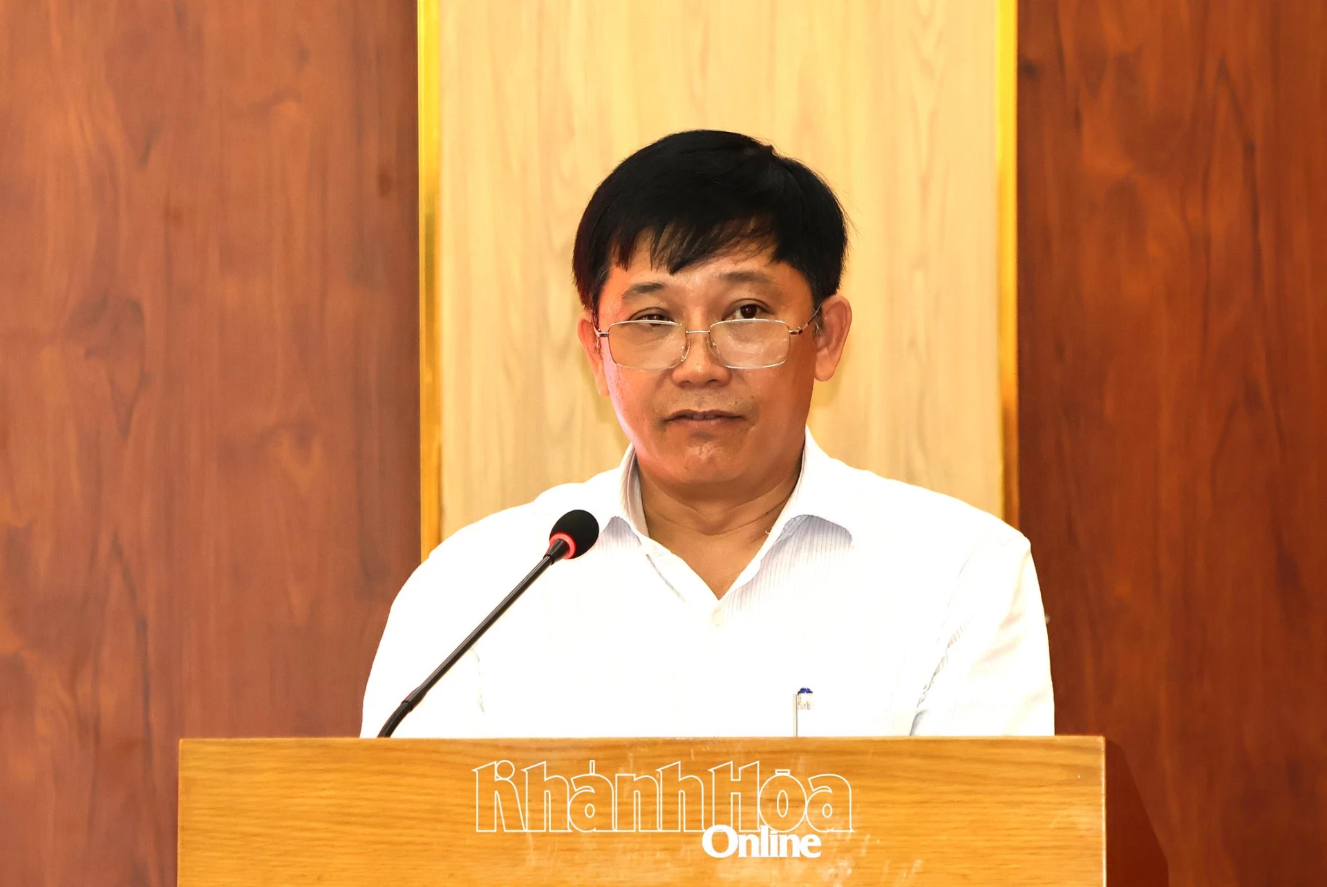 Lãnh đạo Sở Dân tộc và Tôn giáo phát biểu khai mạc hội nghị.