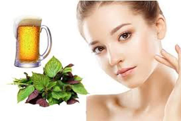 Bia lên men từ ngũ cốc lúa mạch, lúa mì, gạo bia chứa nhiều vitamin E và vitamin B vì thế bia có tác dụng trong dưỡng sáng, chống oxy hóa, giúp da mịn màng.