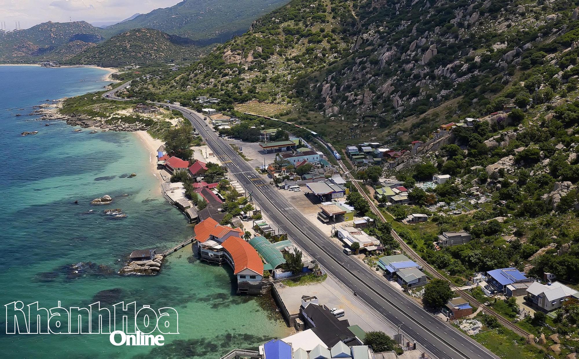 Ca Na is located at the intersection of all three major traffic axes: National Highway 1, railway and international maritime route.