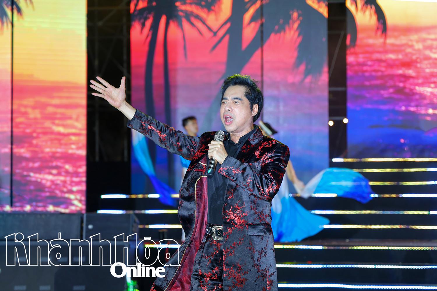 Singer Ngoc Son, head of the jury

