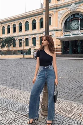 Áo lệch vai tập trung vào vùng vai và cổ, nhờ đó mà hạn chế tối đa sự tập trung vào vùng bắp tay to.