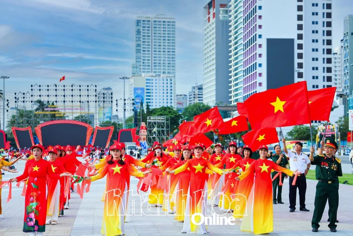 Hòa cùng hào khí non sông