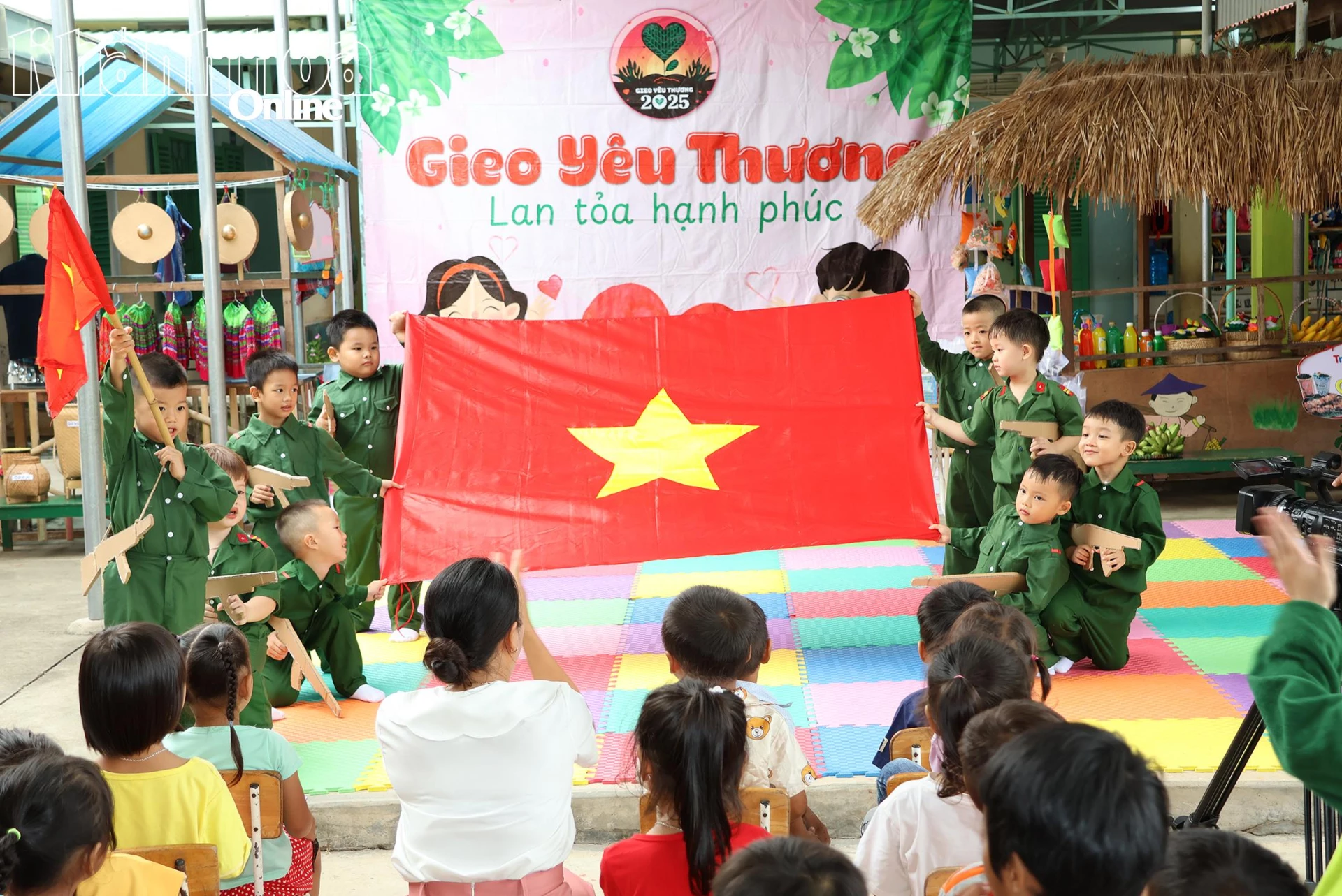 Một tiết mục văn nghệ của Trường mầm non Vành Khuyên.